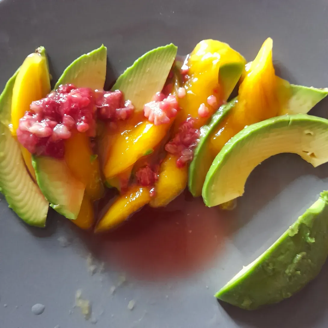 salade avocats mangue et framboises
